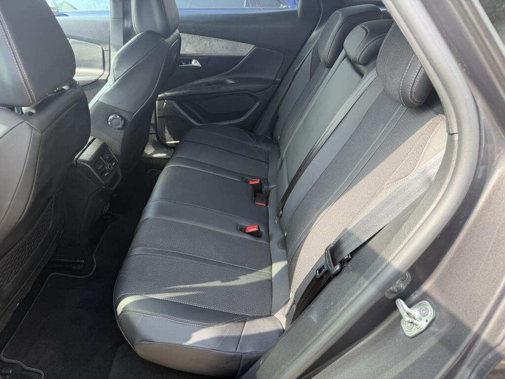 Peugeot 3008 view 11