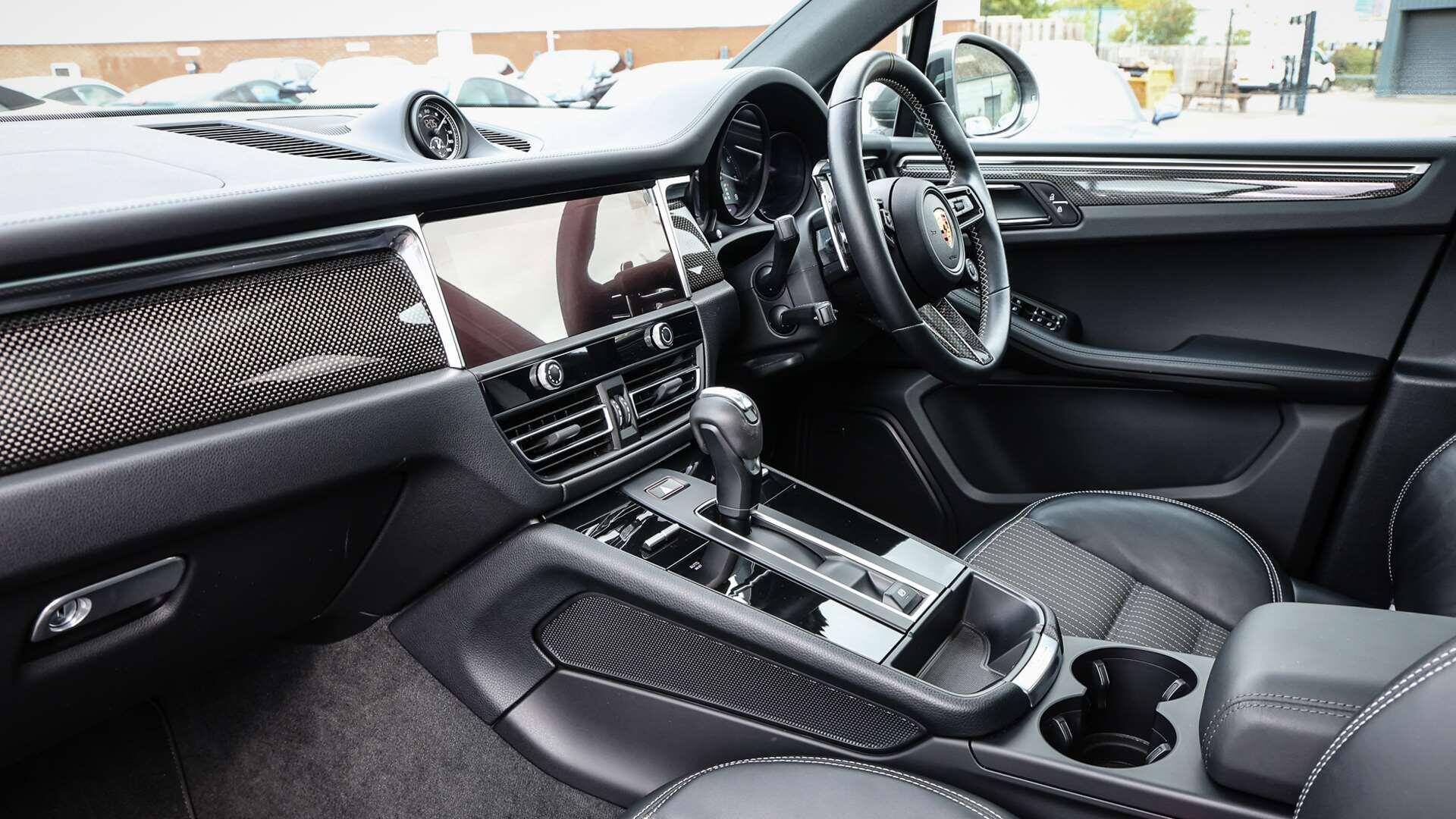 Porsche Macan view 5