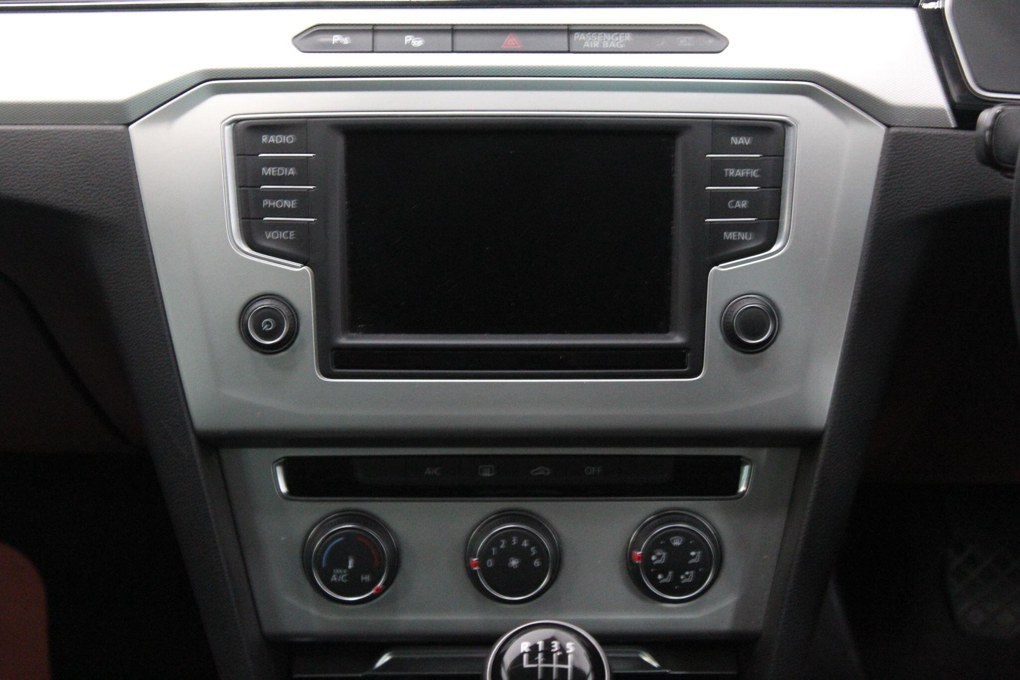 Volkswagen Passat view 33