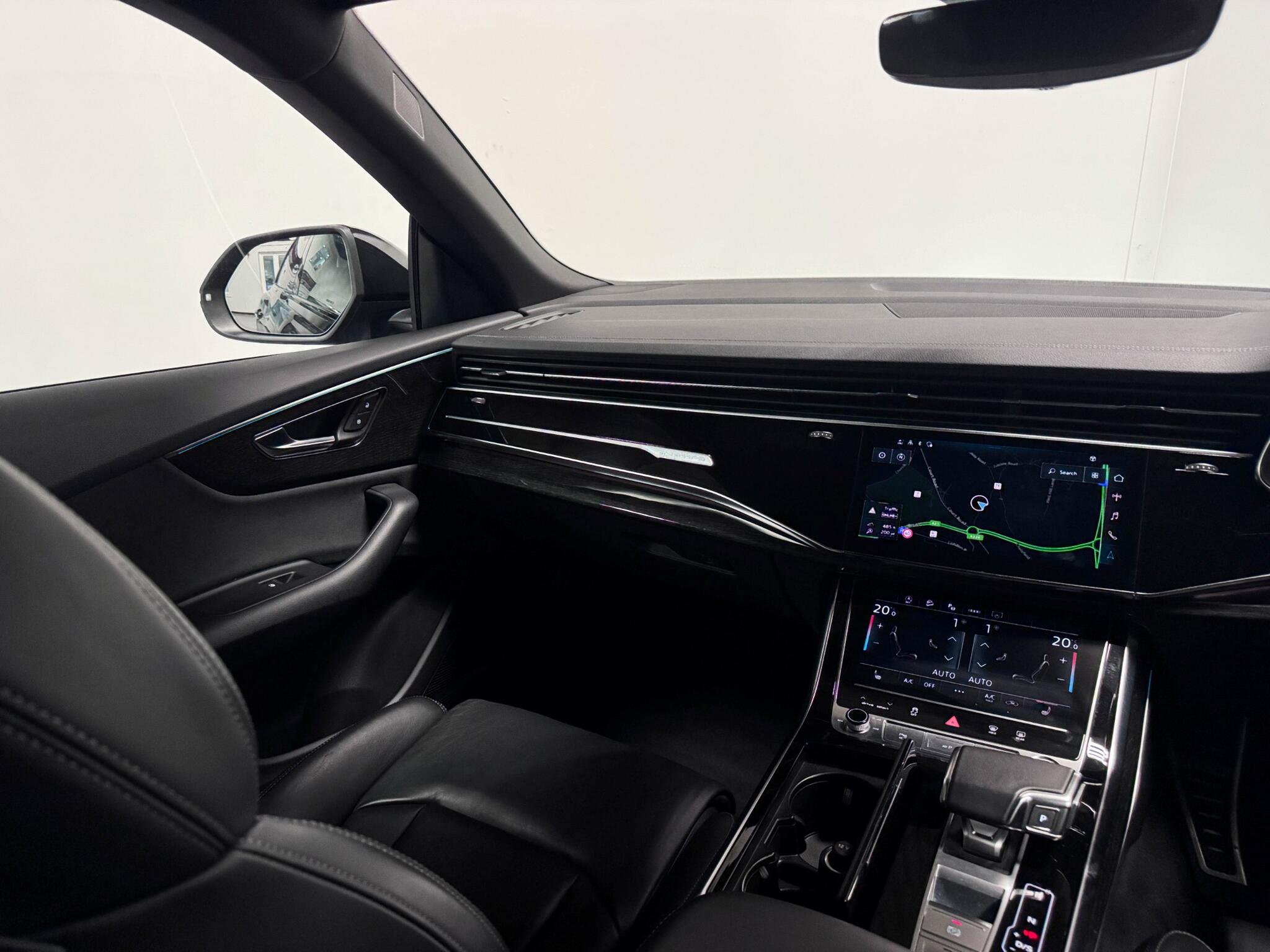 Audi Q8 view 29