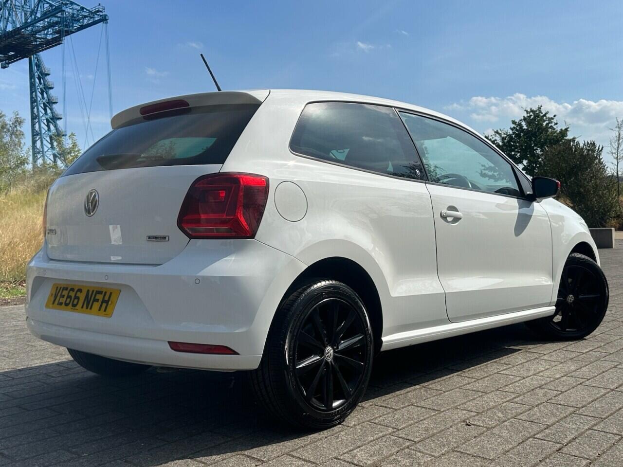 Volkswagen Polo view 3