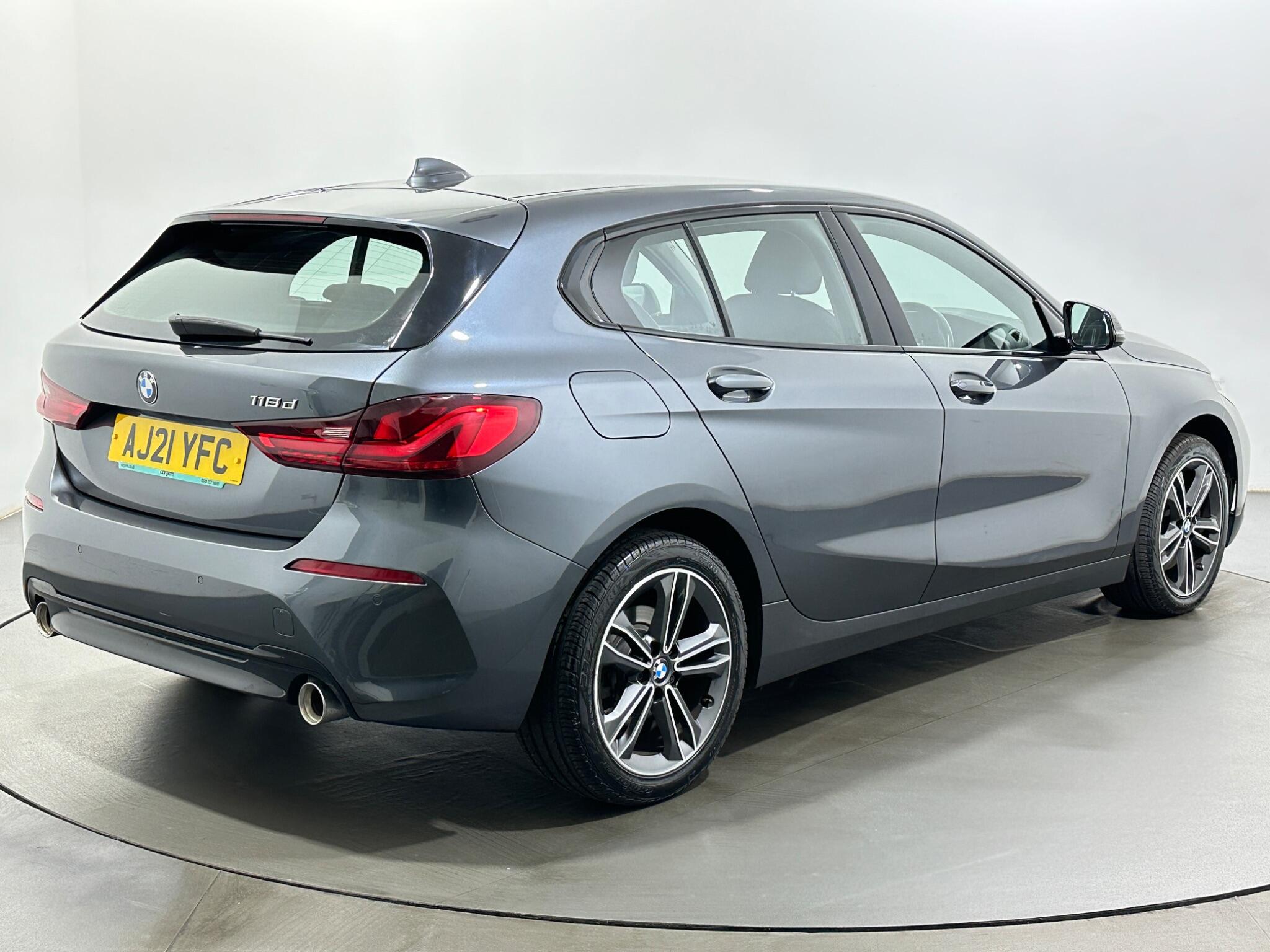 BMW 1 Series view 8