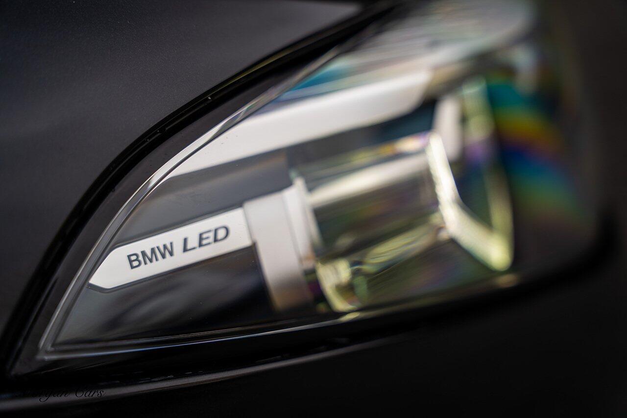 BMW 8 Series view 25