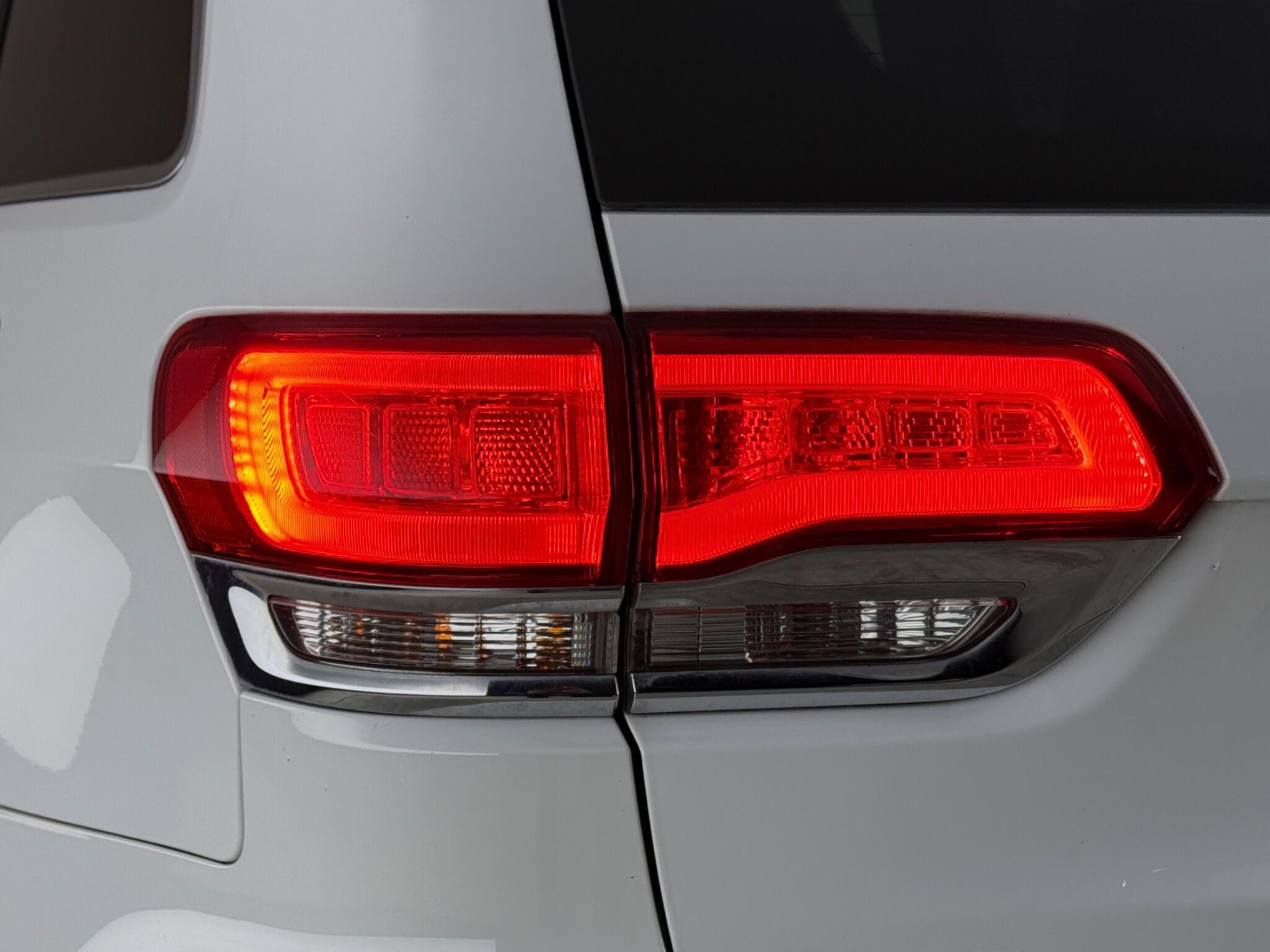 Jeep Grand Cherokee view 11