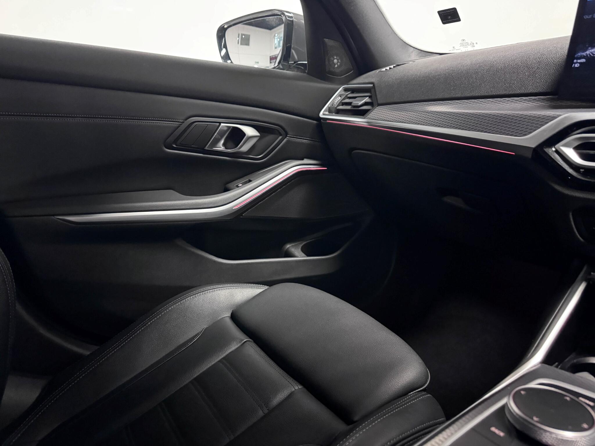 BMW 3 Series view 32