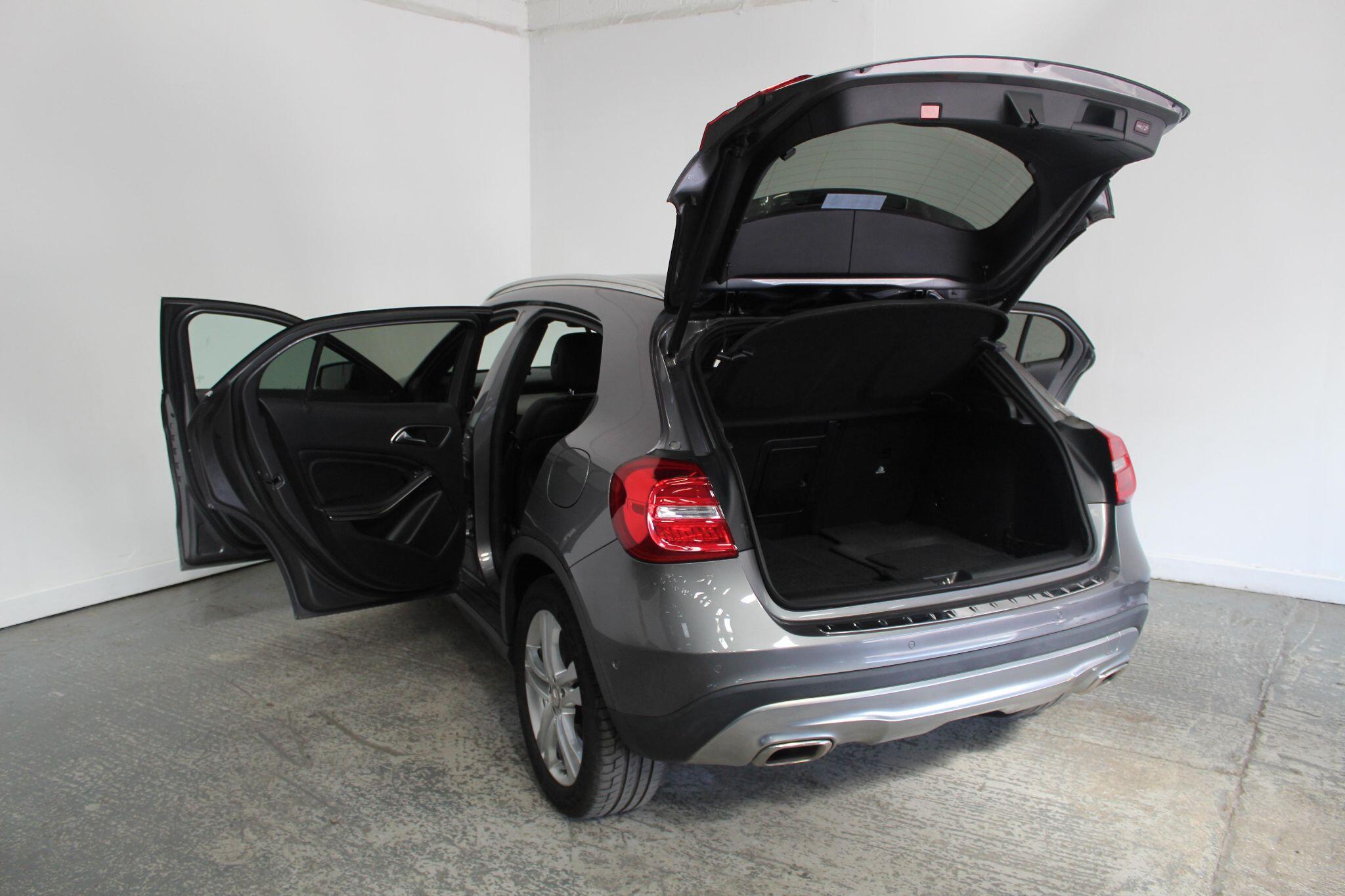 Mercedes-Benz Gla view 23