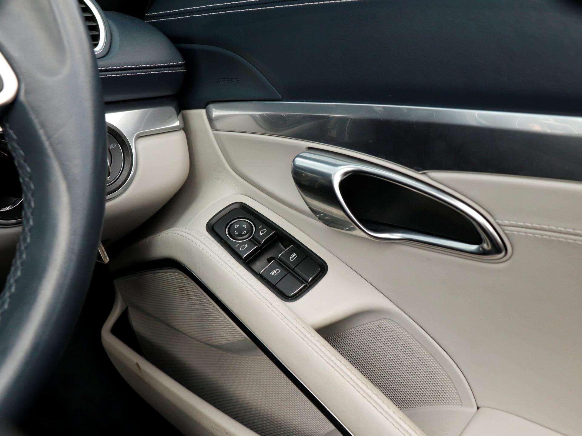 Porsche Boxster view 21
