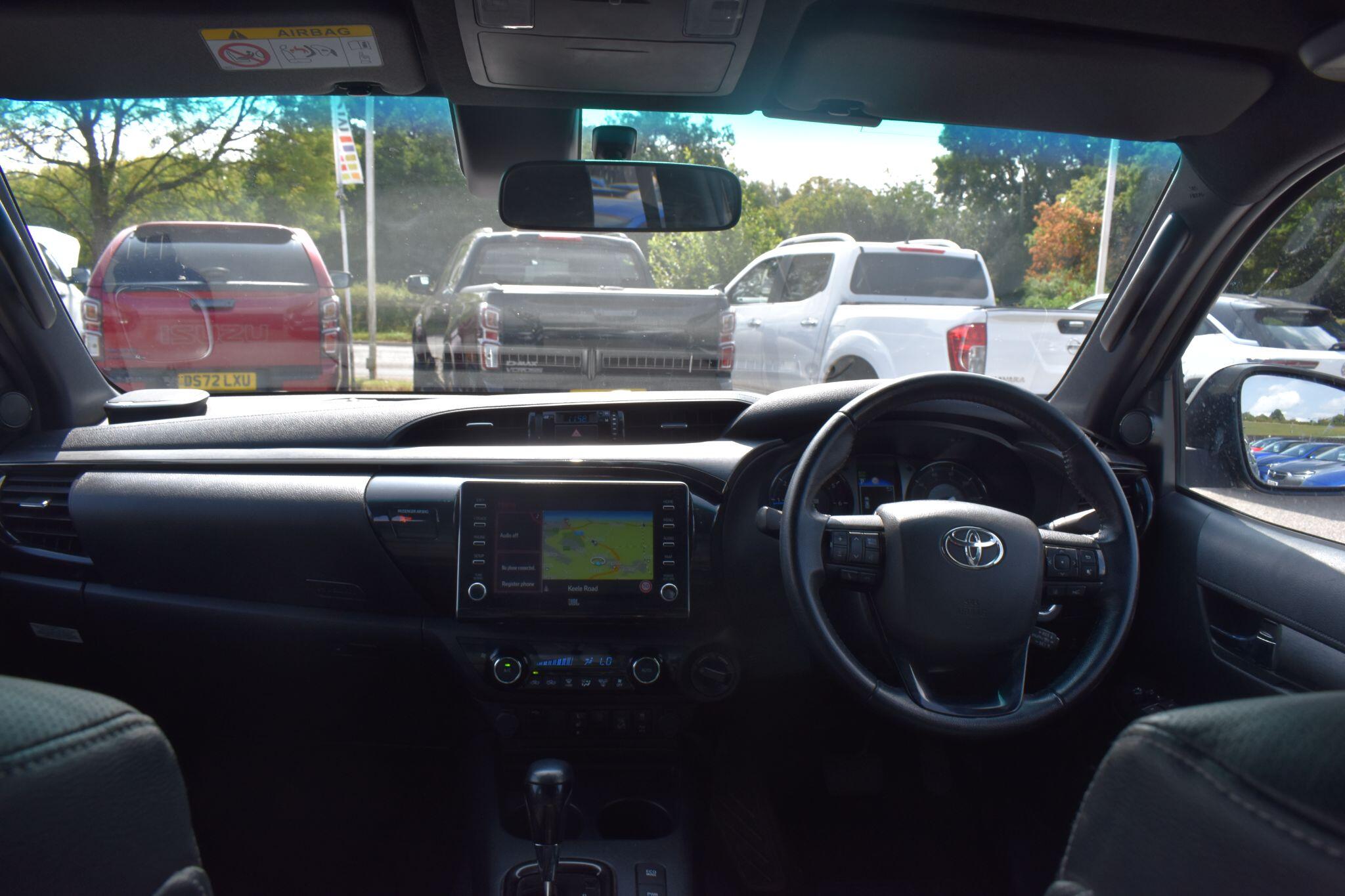 Hilux - 2.8 D-4D Invincible X Auto 4WD Euro 6 (s/s) 4dr - Image 13