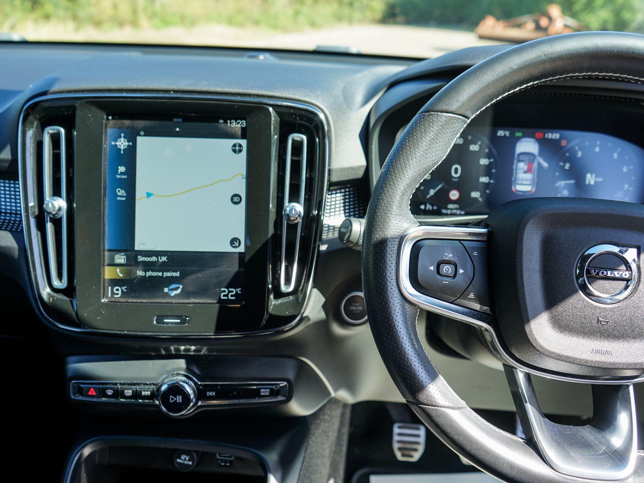 Volvo XC40 view 8