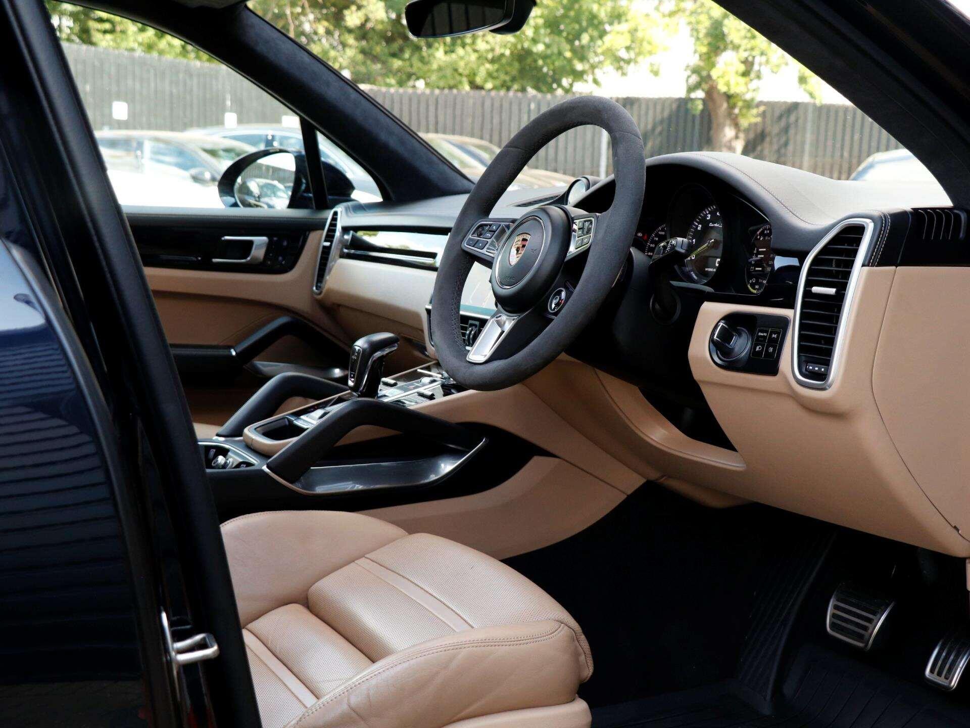 Porsche Cayenne view 11