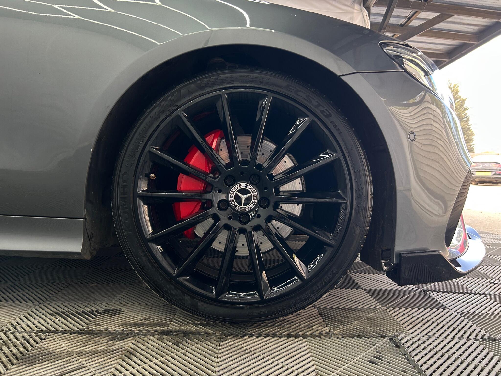 Mercedes-Benz E Class view 35