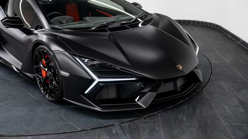 Lamborghini Revuelto view 10