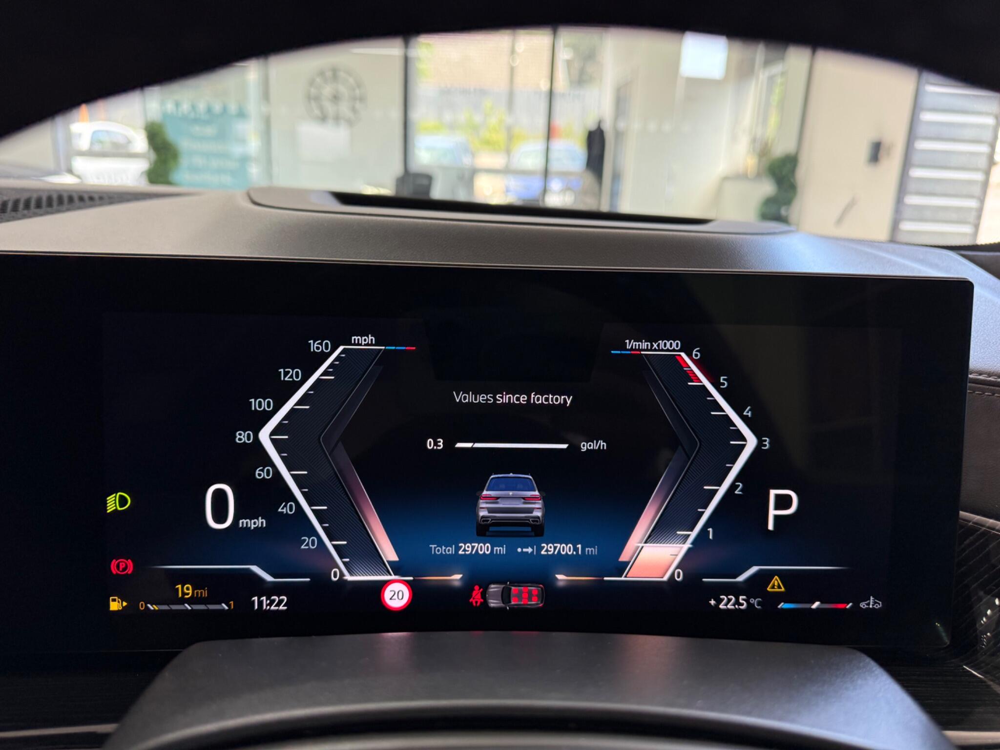 BMW X7 view 90