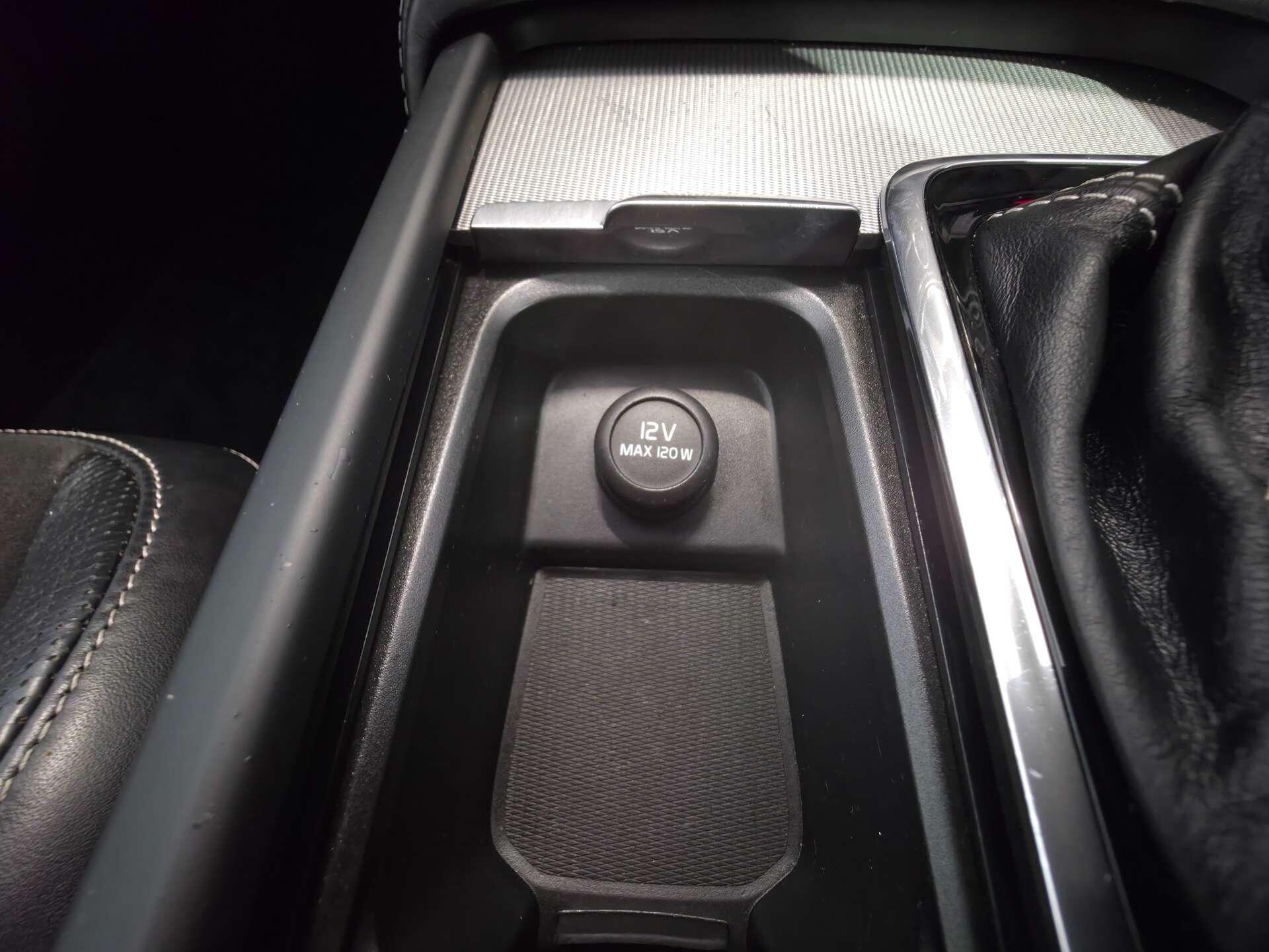 Volvo S90 view 47