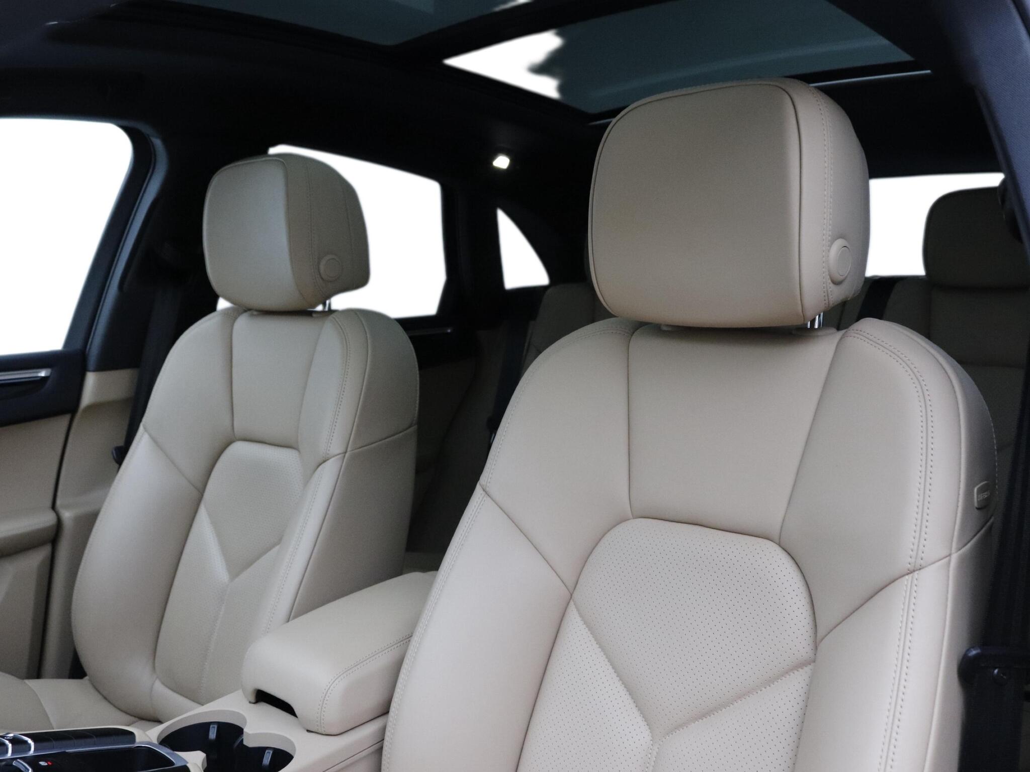 Porsche Macan view 14