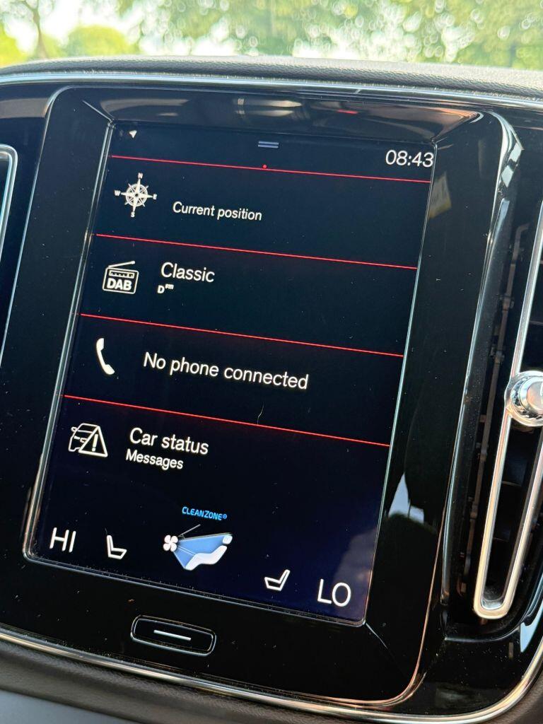 Volvo XC40 view 14