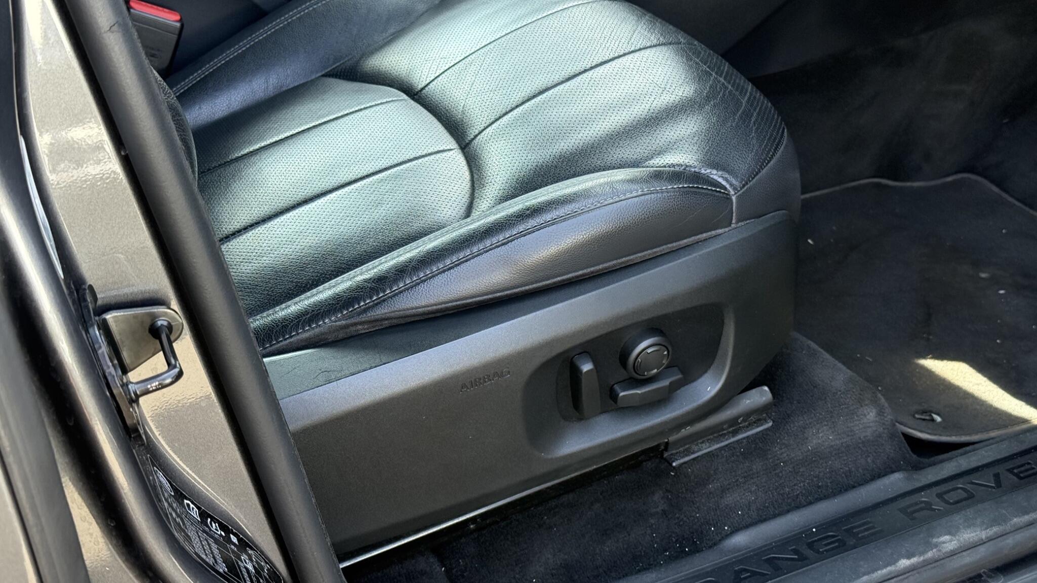 Land Rover Range Rover Evoque view 23