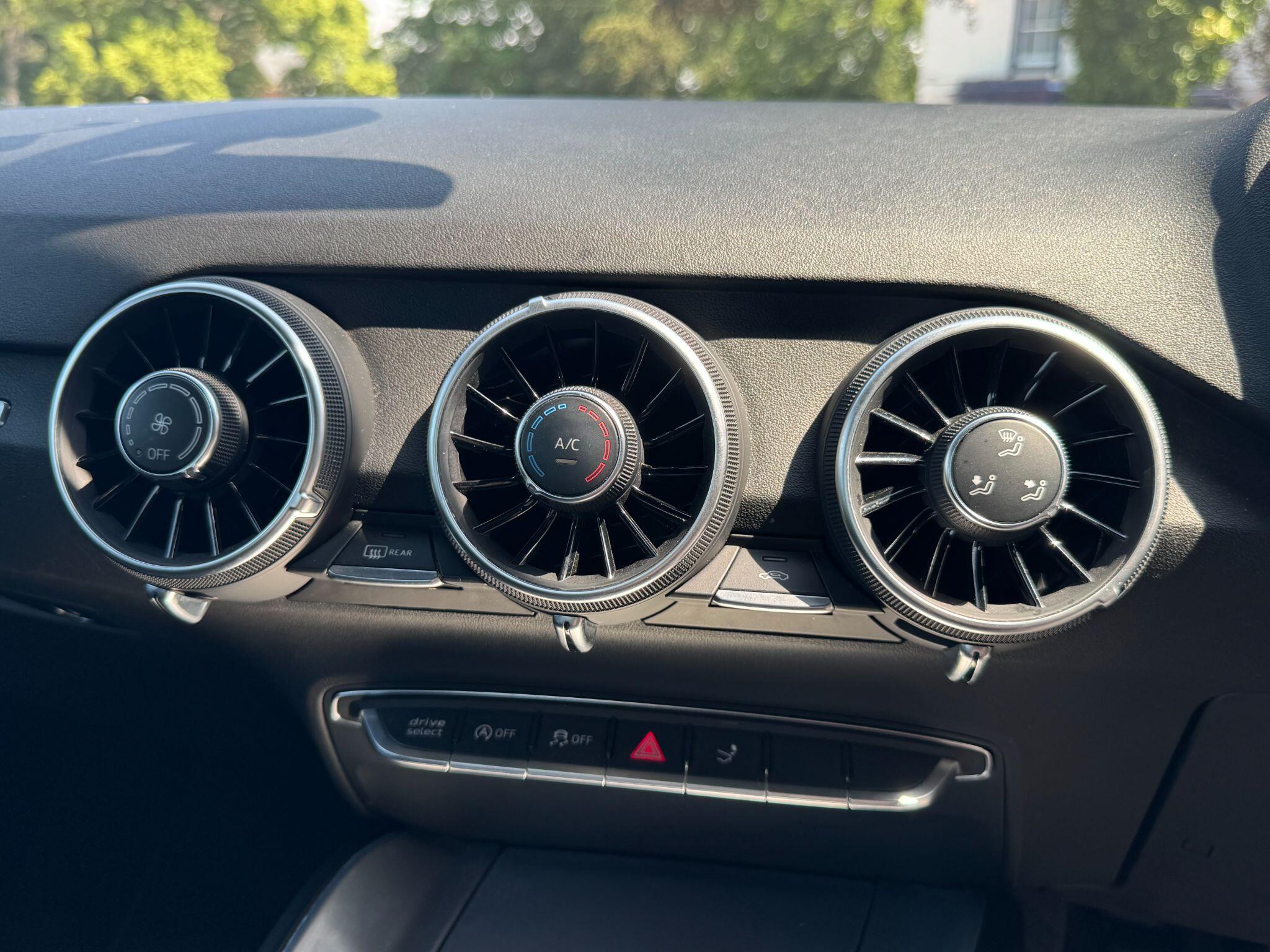 Audi TT view 32
