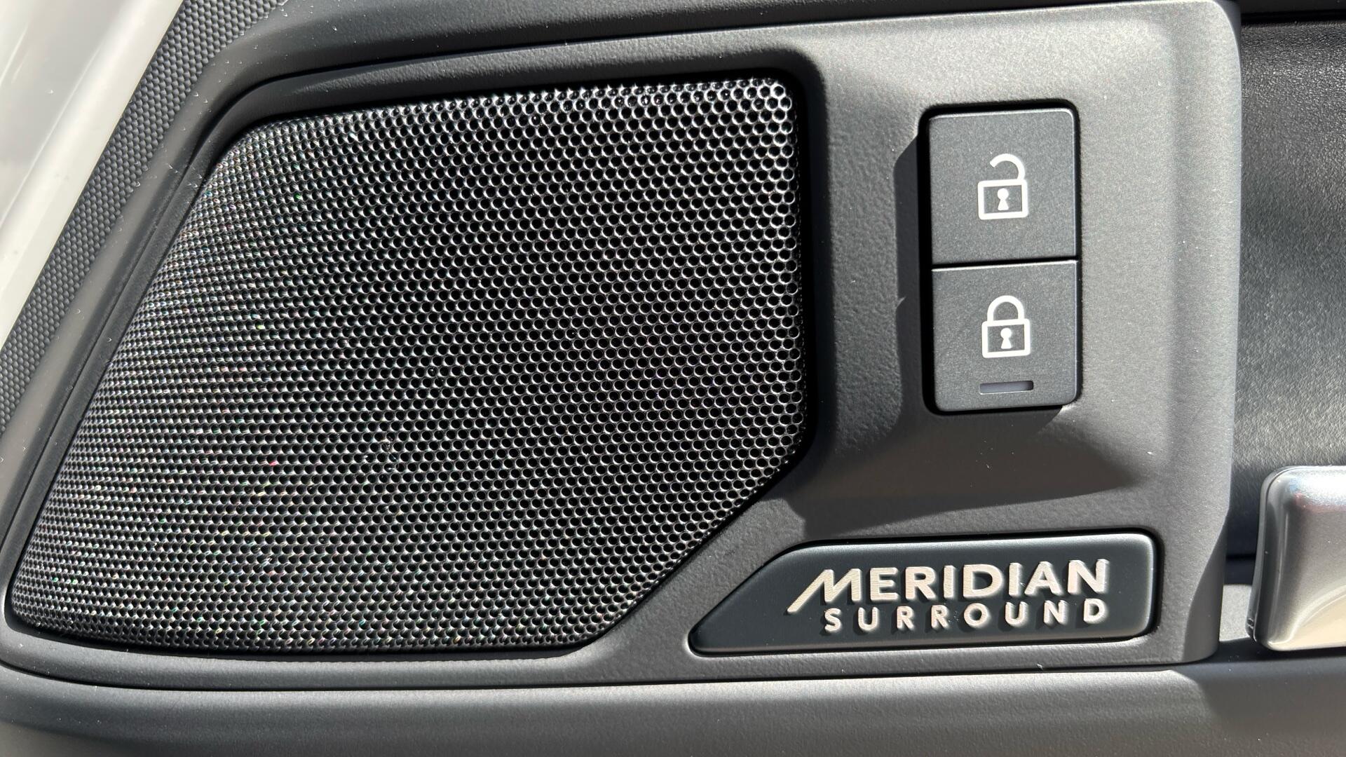 Land Rover Defender view 41