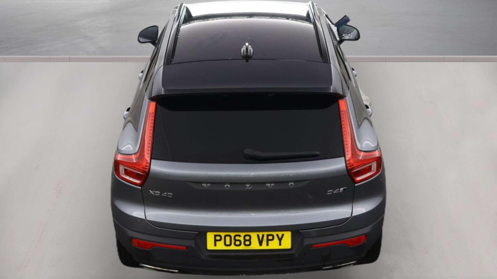 Volvo XC40 view 9