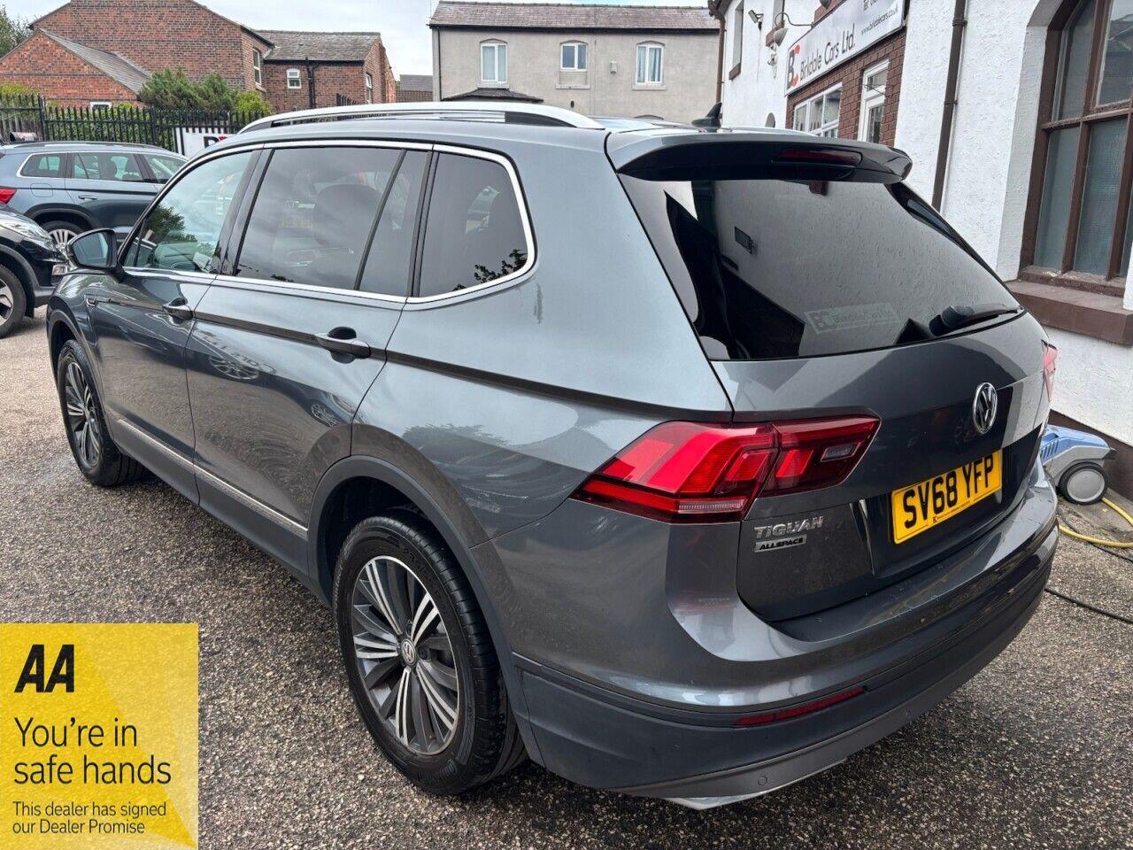 Volkswagen Tiguan Allspace view 6