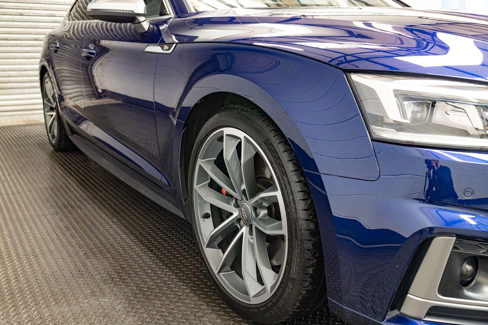 Audi S5 view 16
