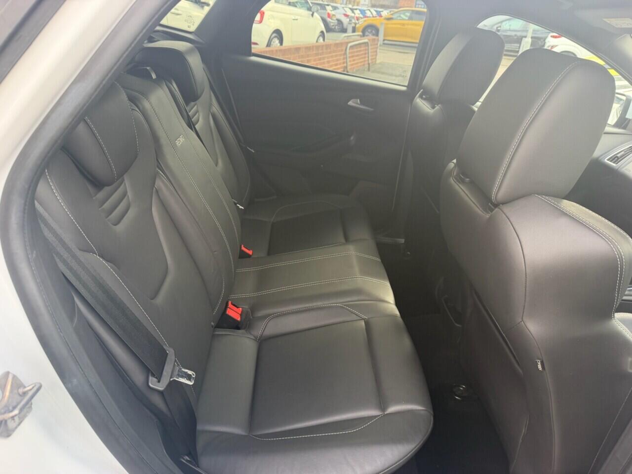 Ford Focus view 27