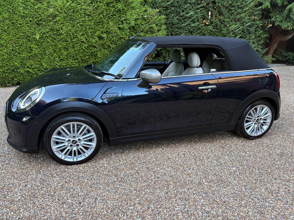 Mini Convertible view 9