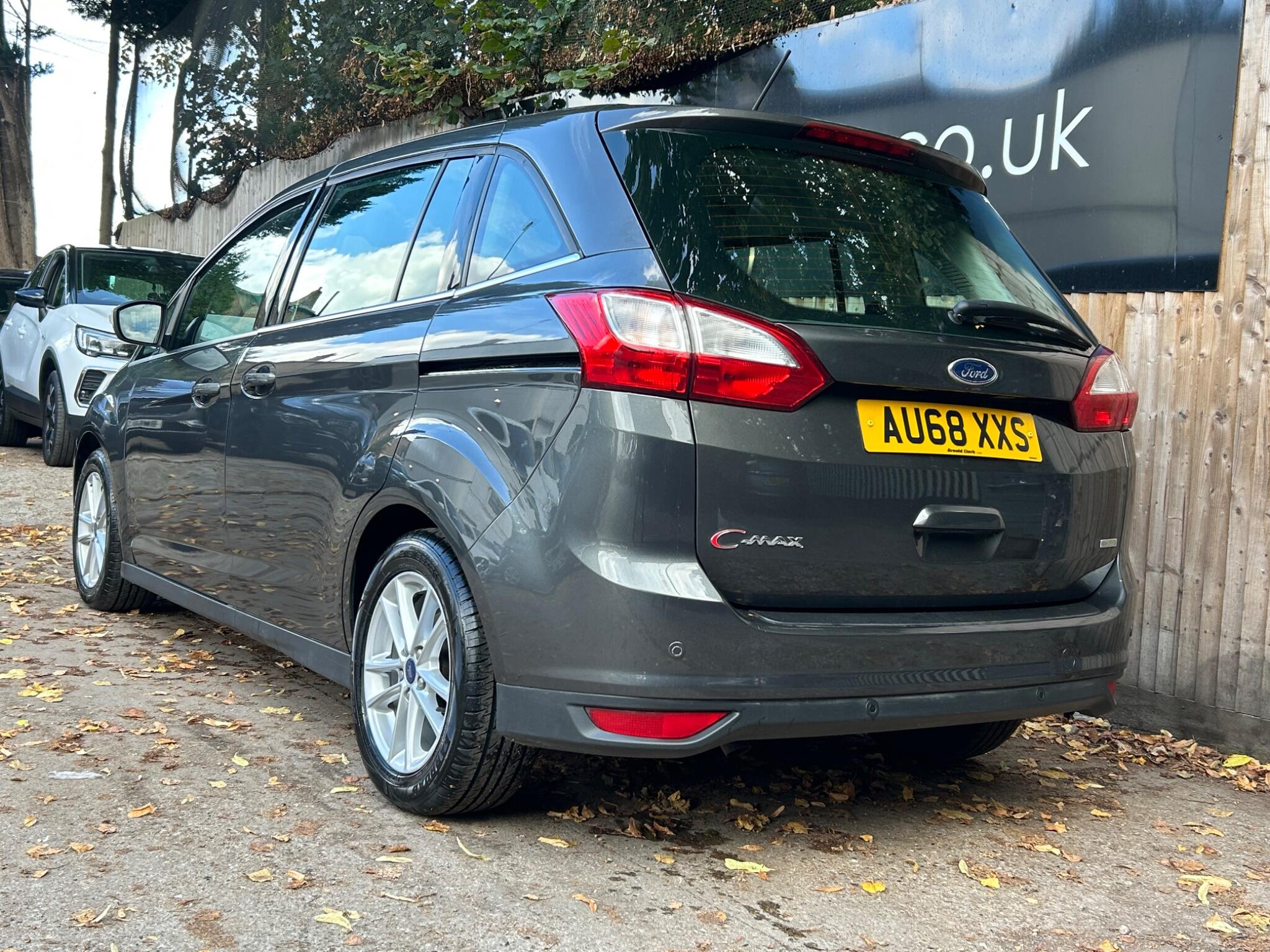 Ford Grand C-Max view 14