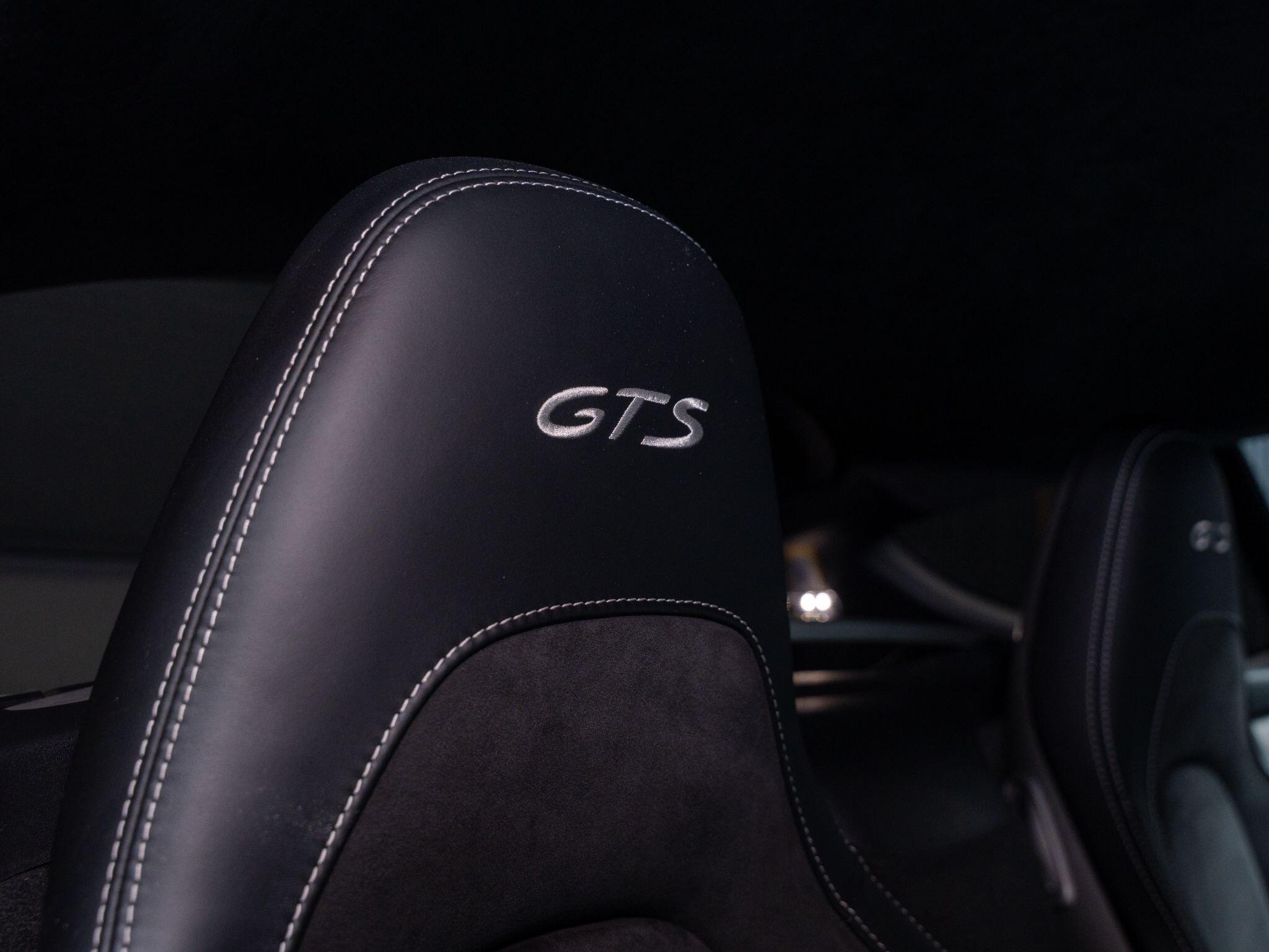 Porsche Cayman view 16