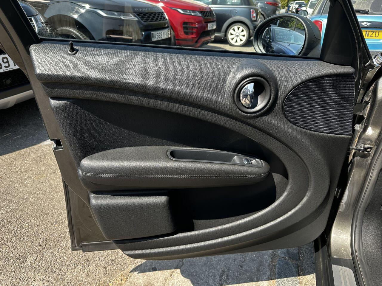 Mini Countryman view 24