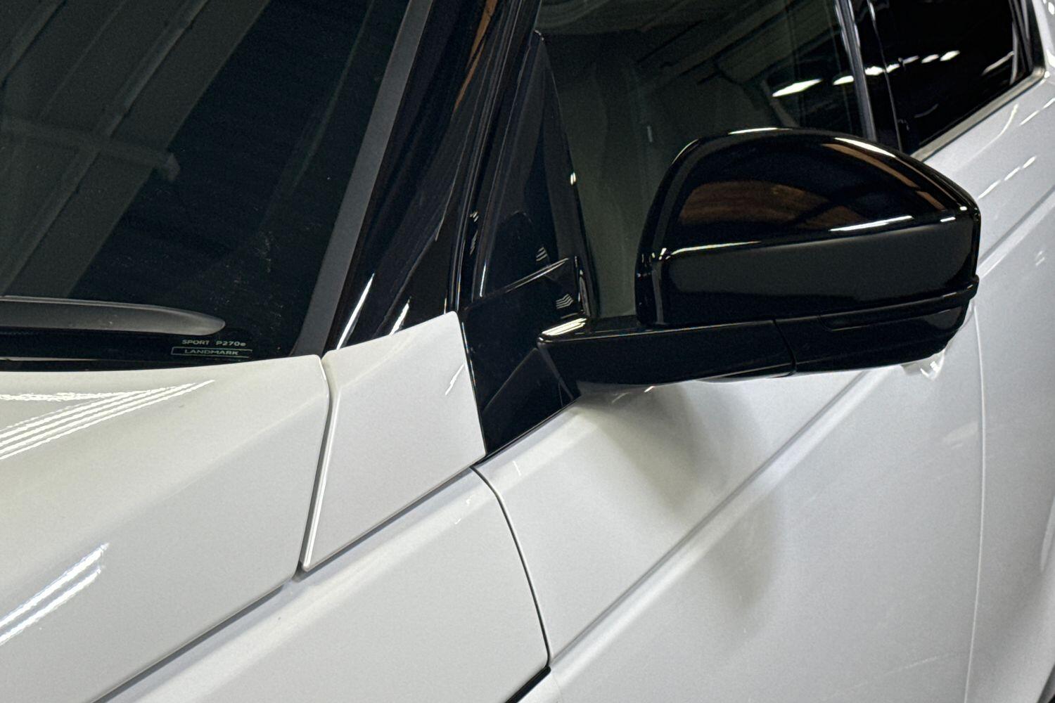 Land Rover Discovery Sport view 32