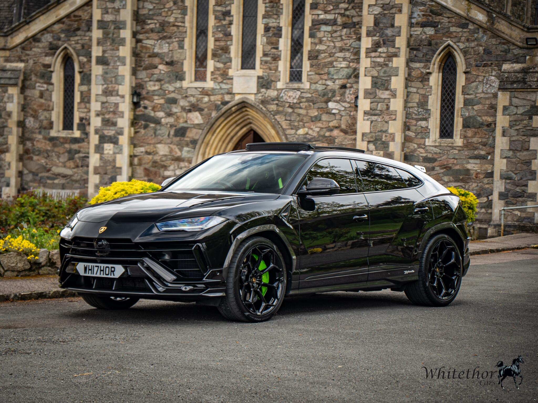 Lamborghini Urus view 45