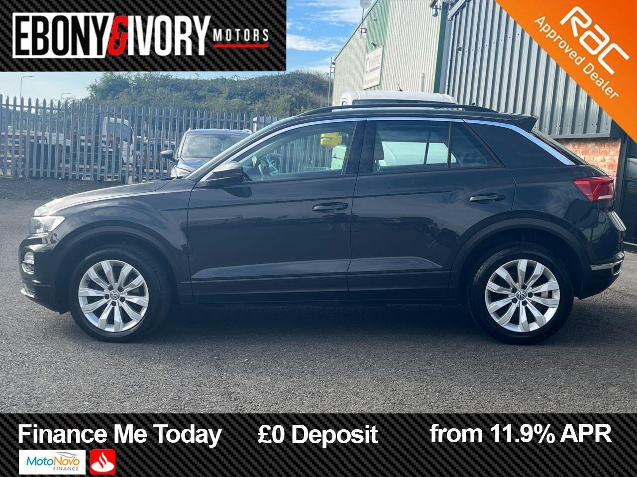 Volkswagen T-Roc view 2