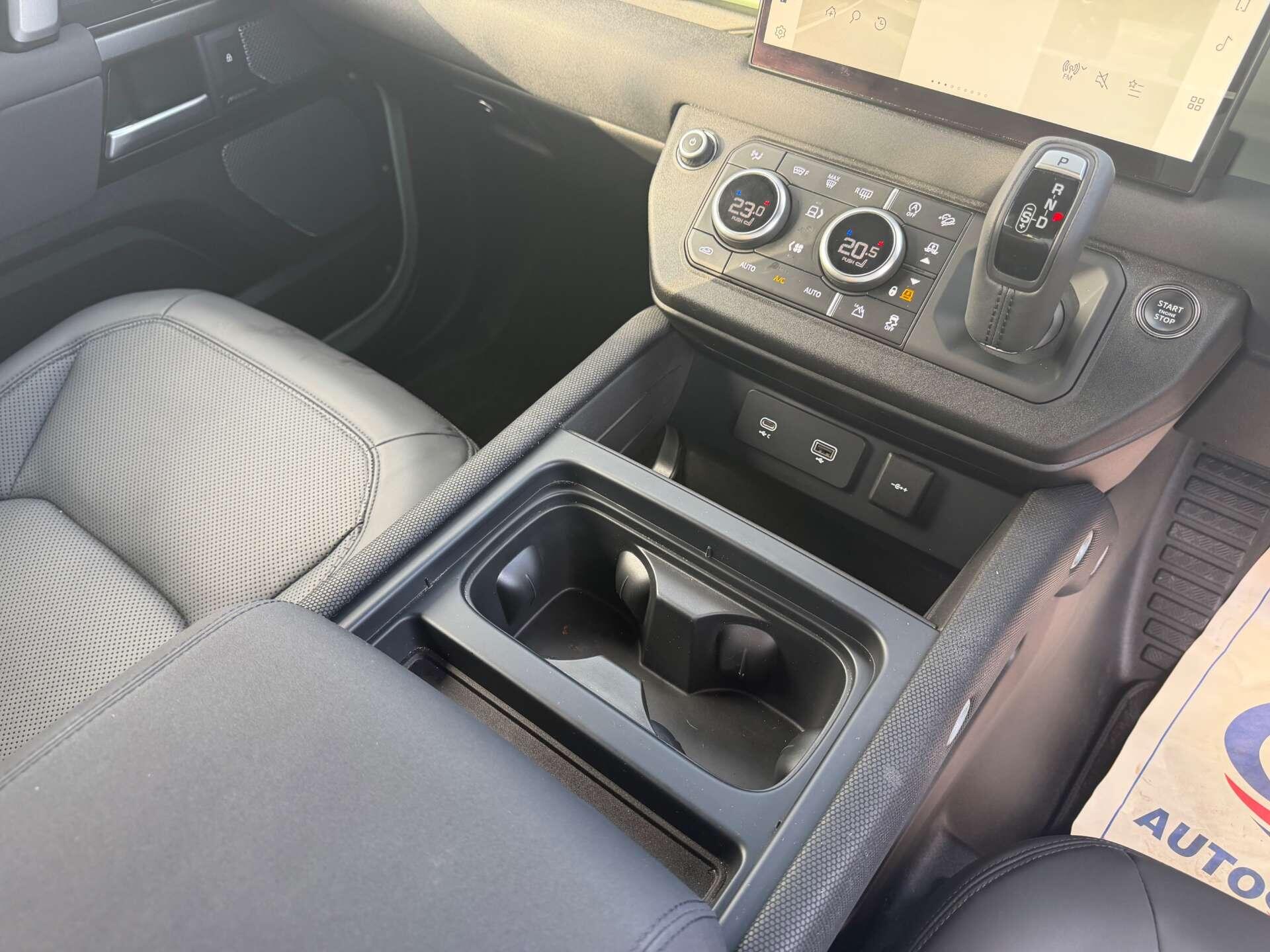 Land Rover Defender view 23