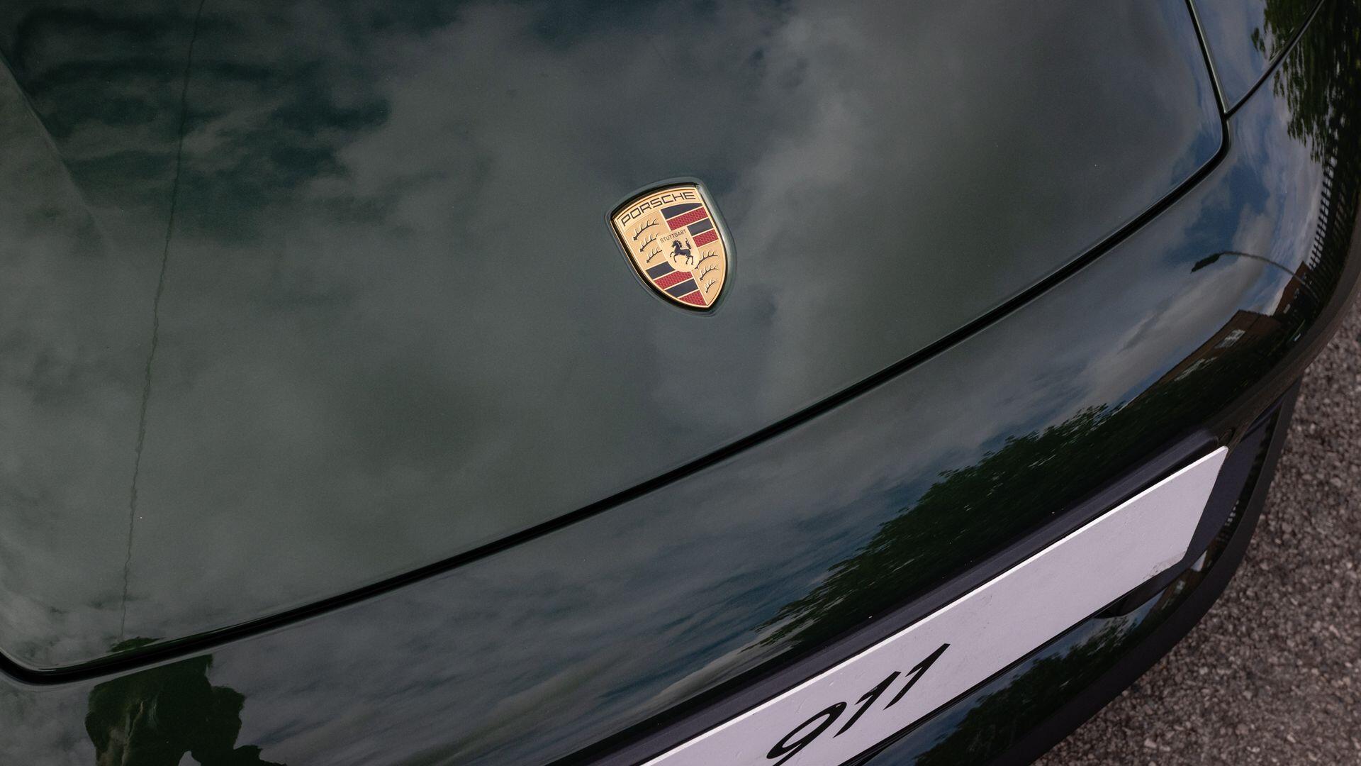 Porsche 911 view 32