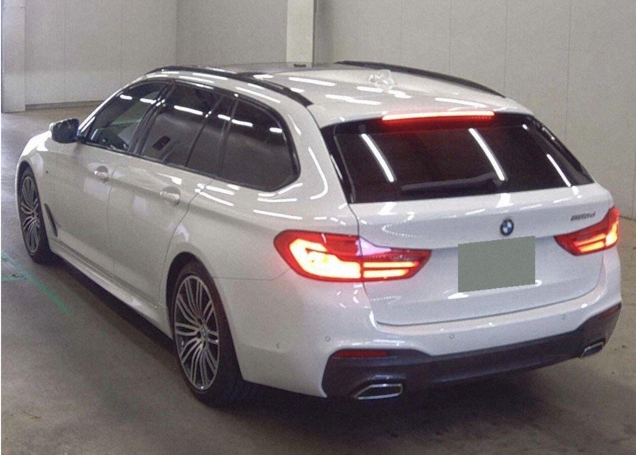 BMW 5 Series view 3