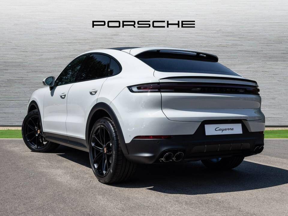 Porsche Cayenne view 39