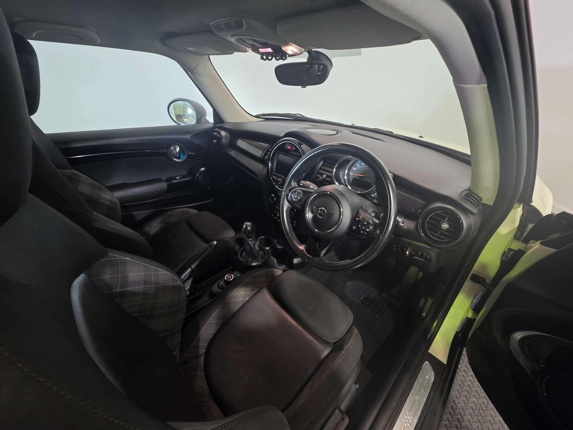 Mini Hatch view 10