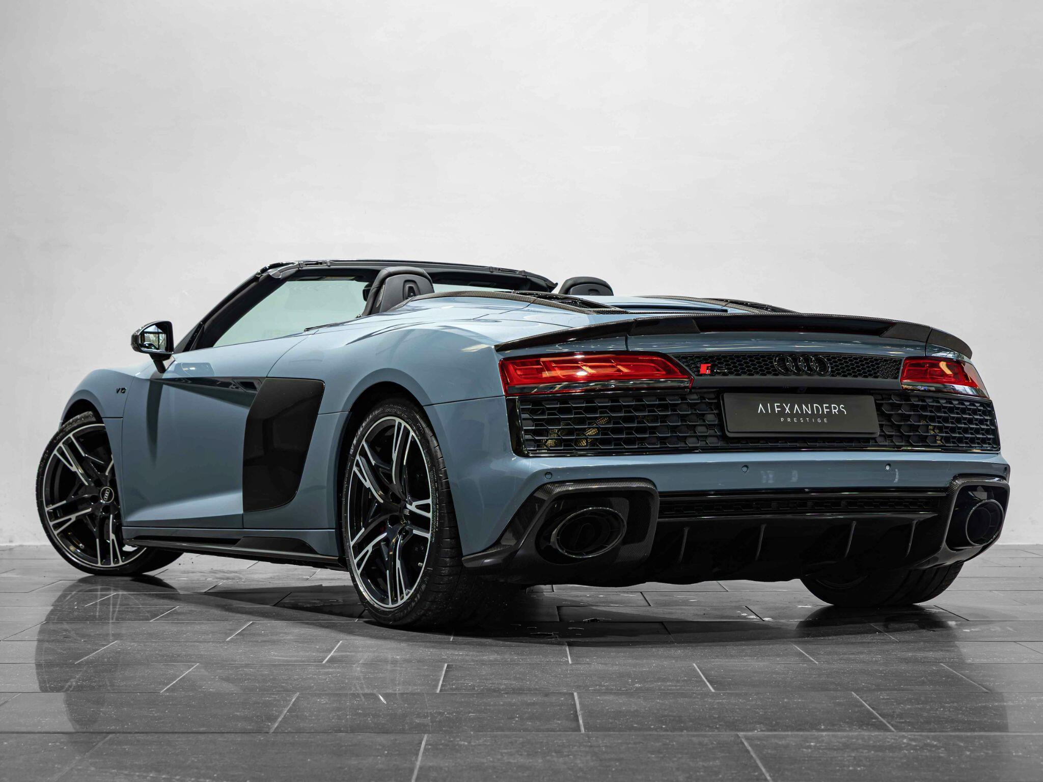 Audi R8 view 10