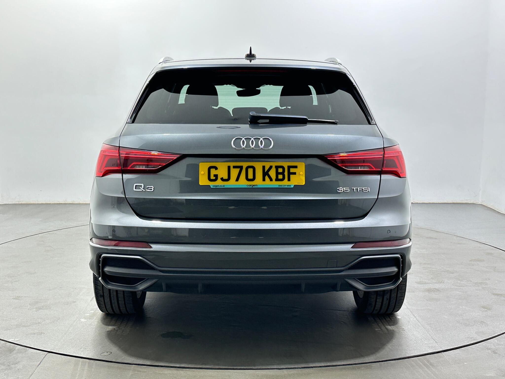 Audi Q3 view 7