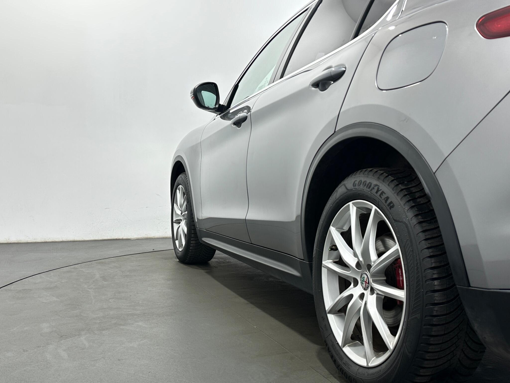 Alfa Romeo Stelvio view 49