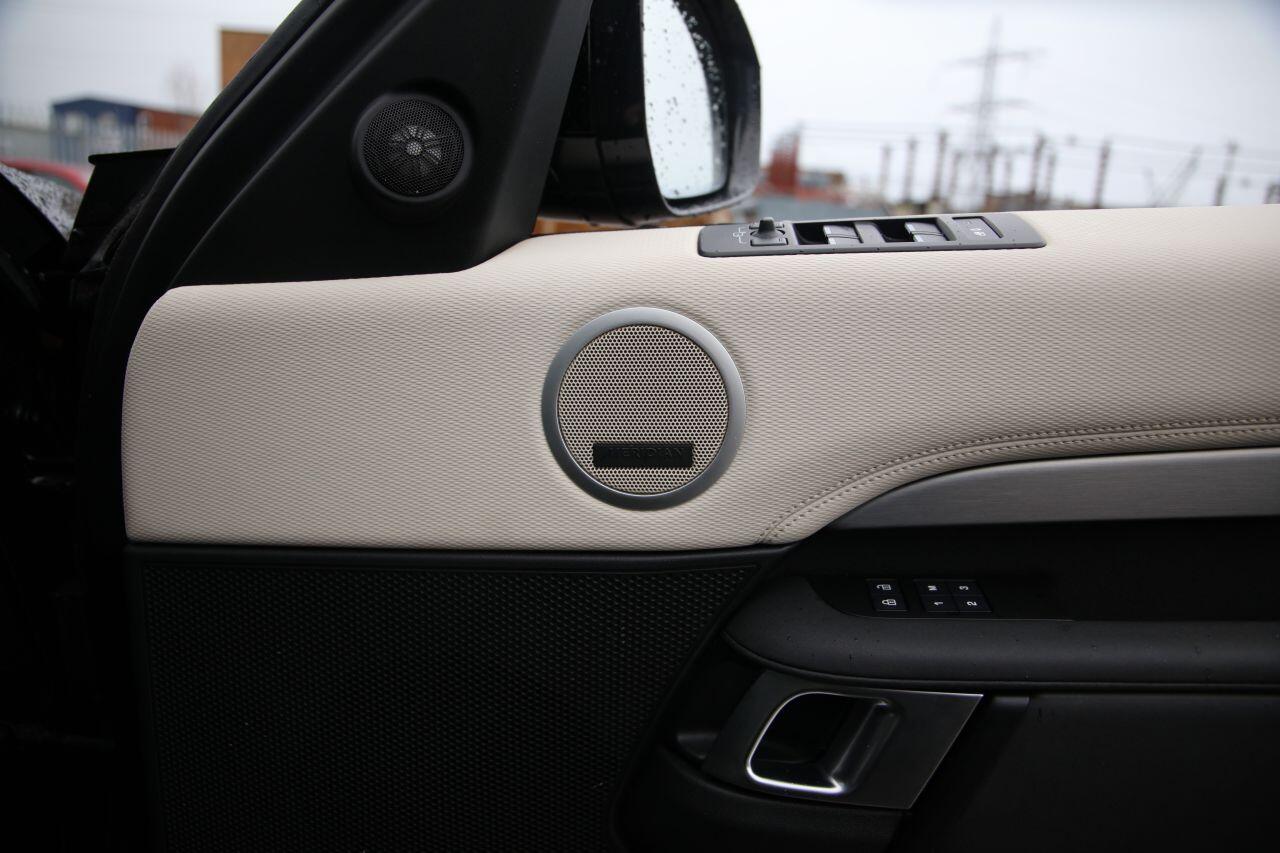 Land Rover Discovery view 32