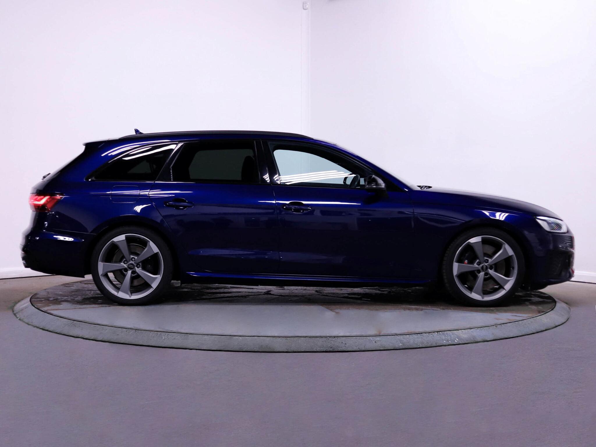 Audi S4 view 8