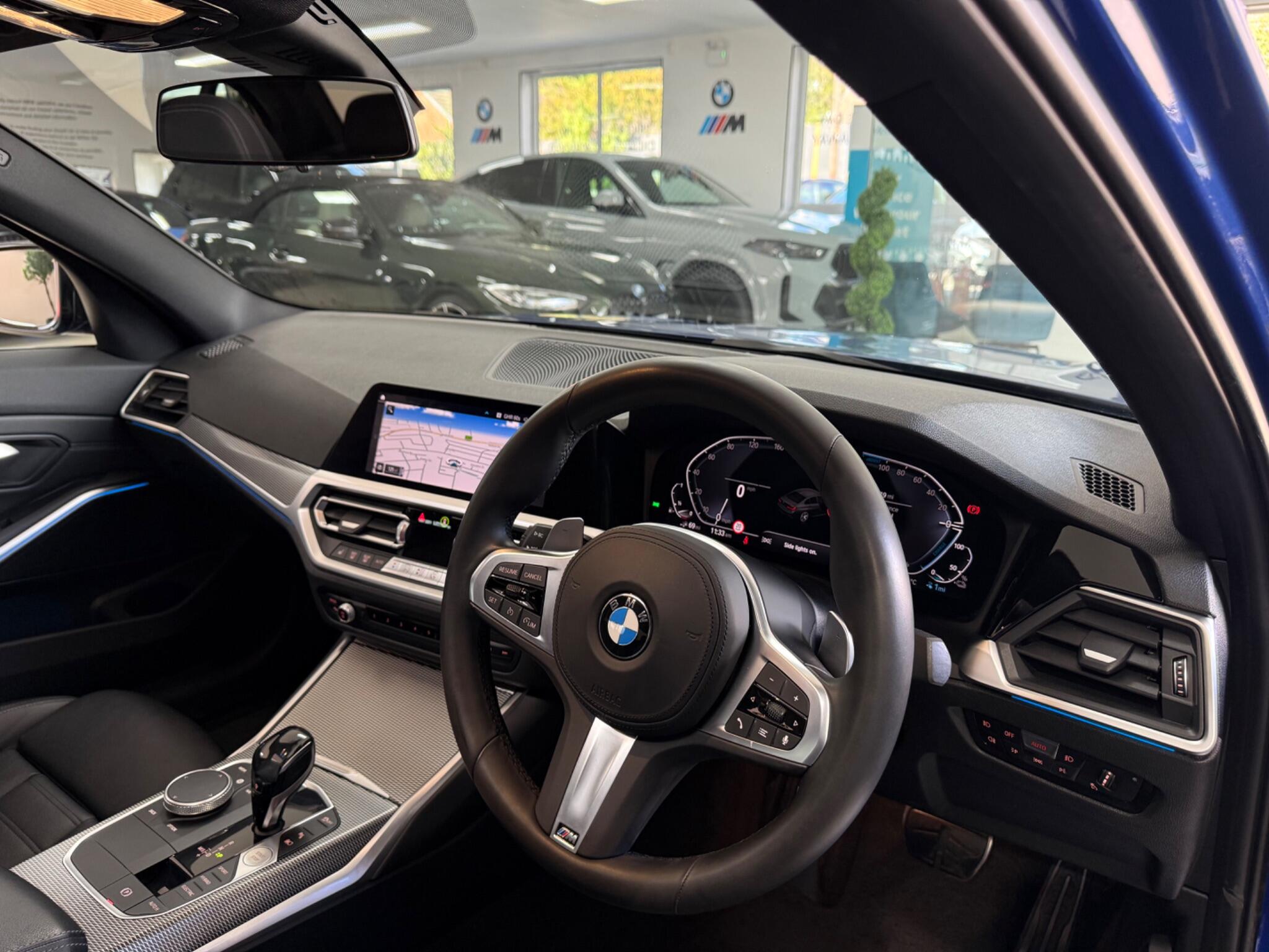 BMW 3 Series view 29