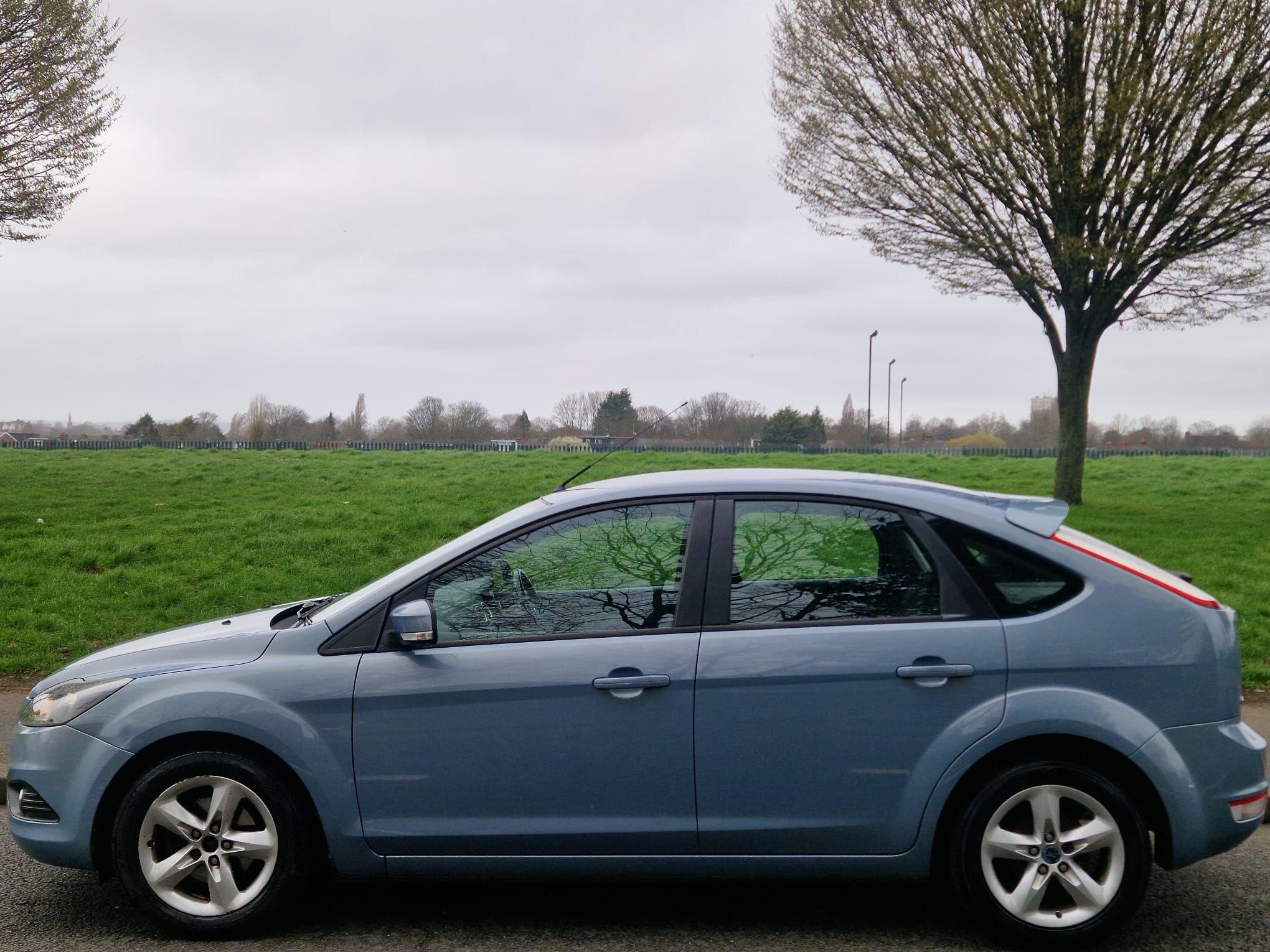 Ford Focus view 3