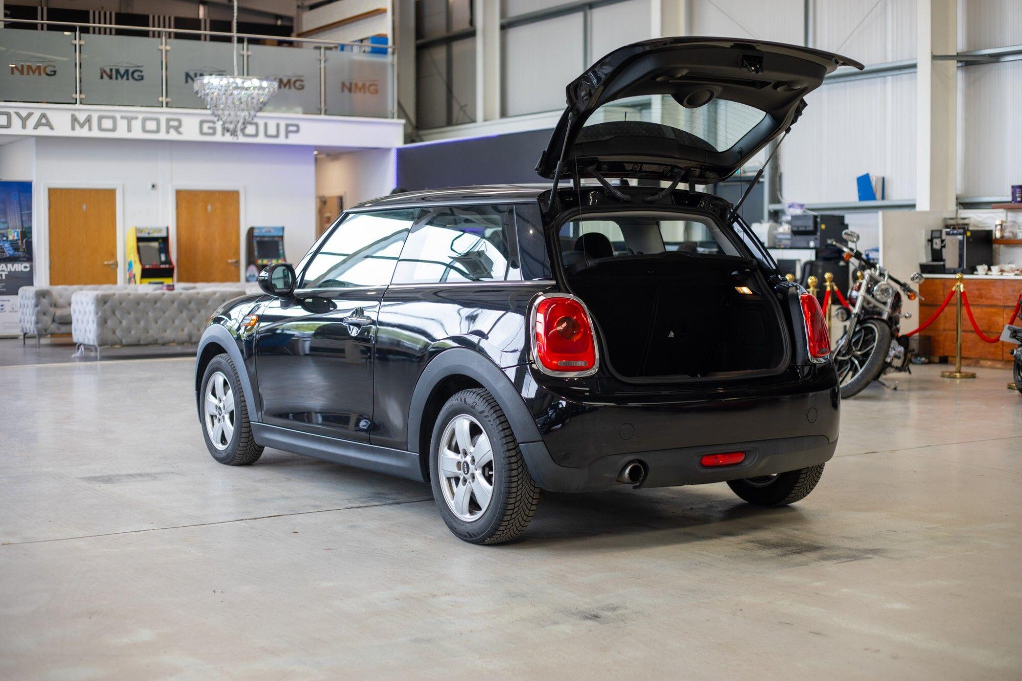 Mini Hatch view 30
