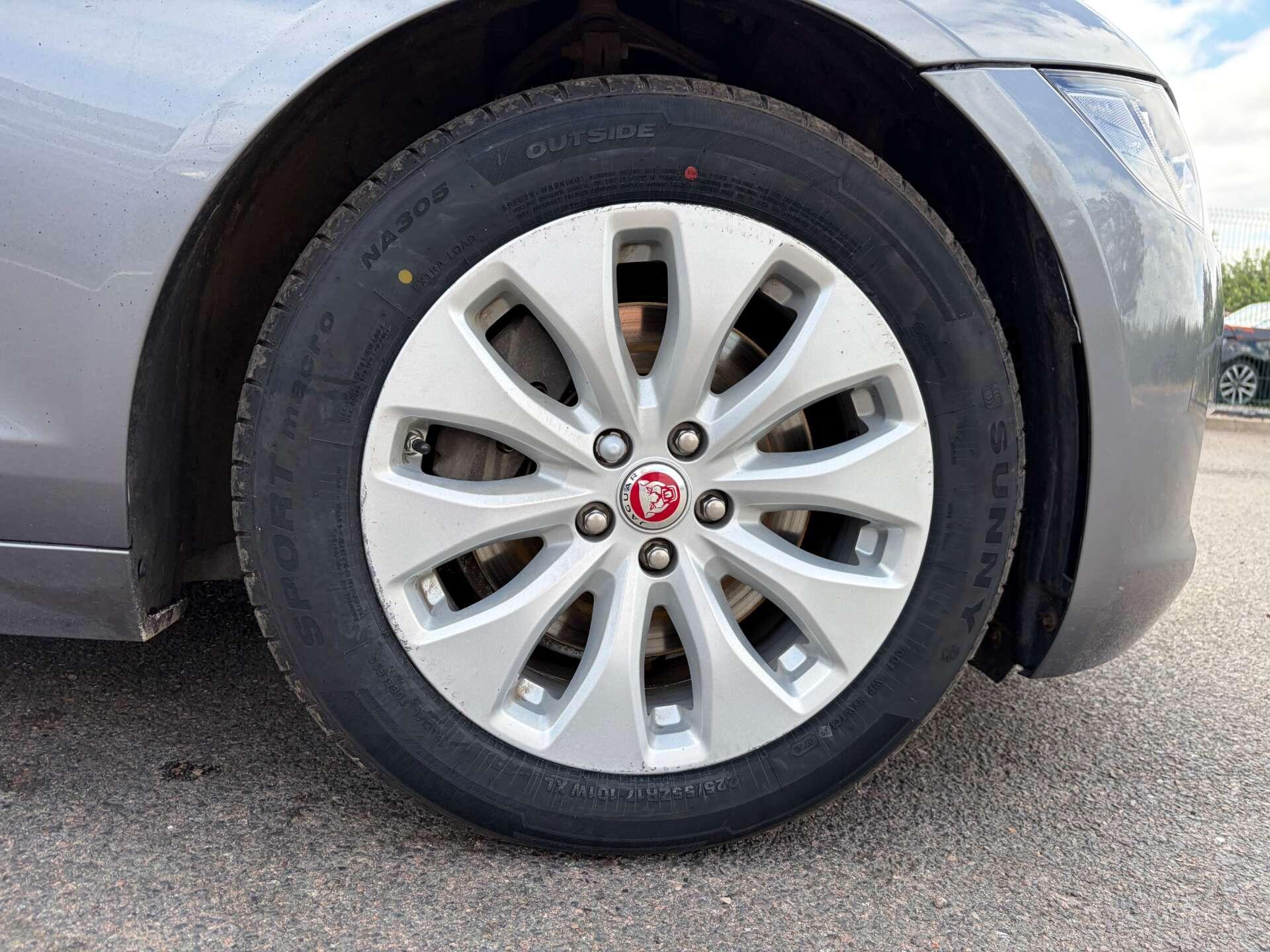 Jaguar XF view 11