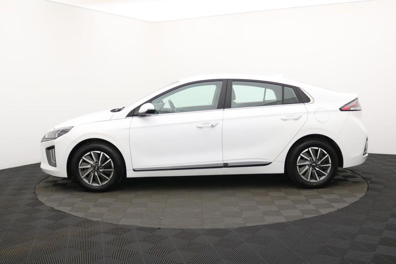 Hyundai Ioniq view 8