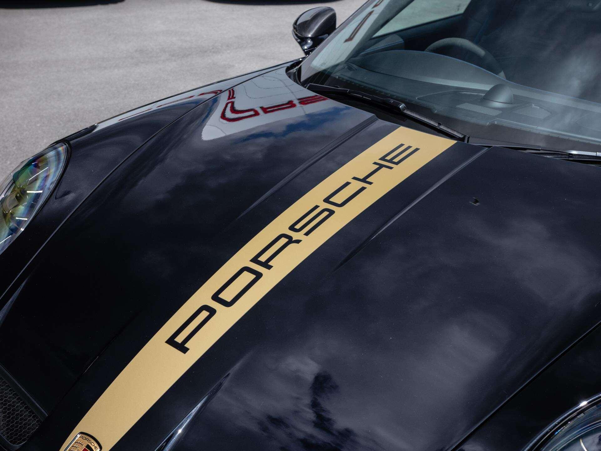 Porsche 911 view 35
